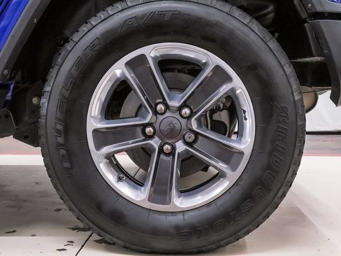 Used 2018 Jeep Wrangler Unlimited Sahara AWD/4WD image 33