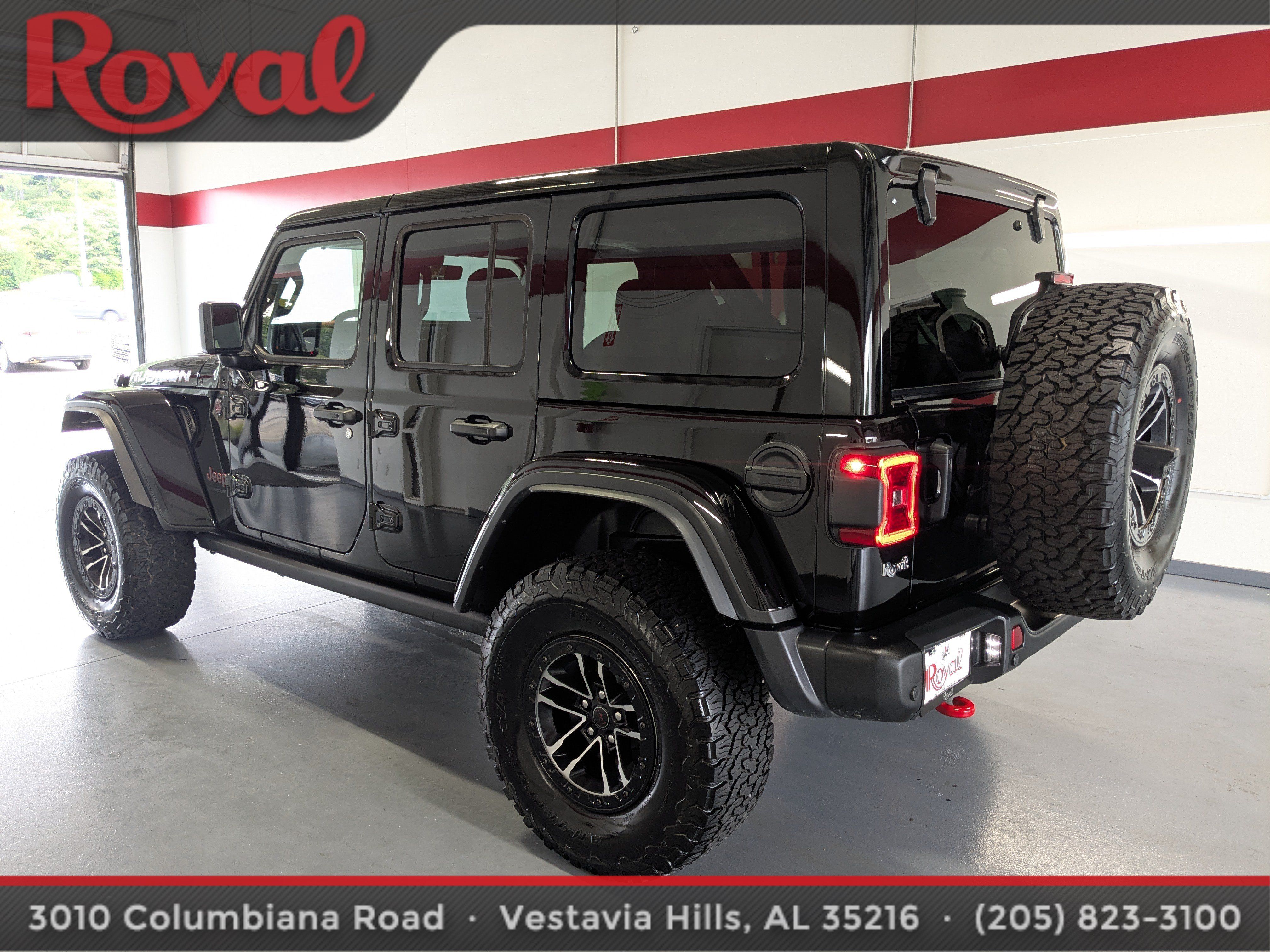 Used 2024 Jeep Wrangler Unlimited Rubicon AWD/4WD image 2