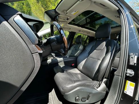 Used 2016 Volvo XC90 T6 Momentum w/ Momentum Plus Package image 33