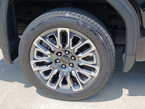 Certified 2026 GMC Sierra 1500 Denali Ultimate w/ LPO, Black Badging Package AWD/4WD image 36