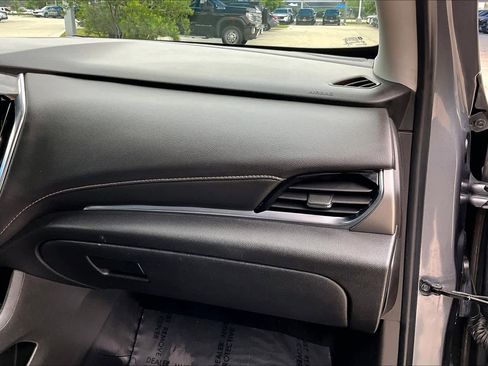 Used 2019 Chevrolet Traverse LT FWD image 19
