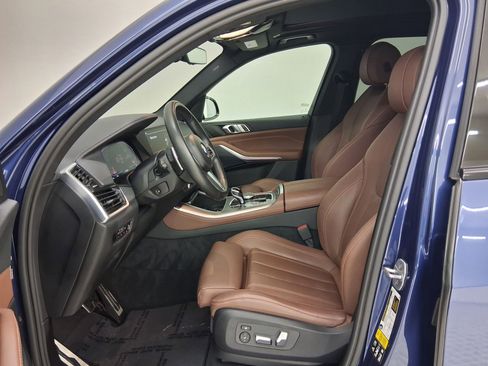 Used 2022 BMW X5 xDrive40i w/ M Sport Package image 3