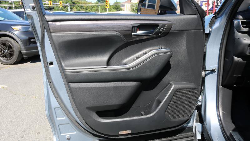 Used 2021 Toyota Highlander Limited AWD/4WD image 8