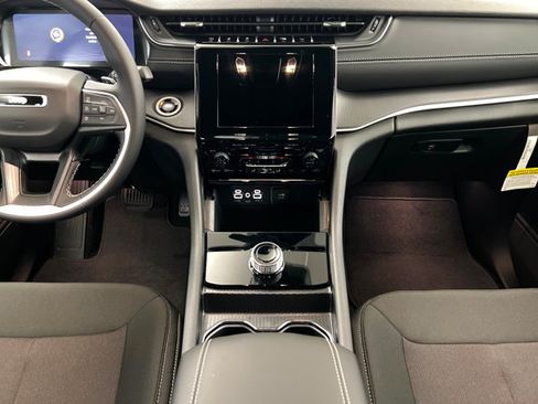 New 2026 Jeep Grand Cherokee Laredo AWD/4WD image 13