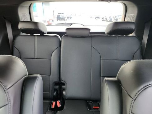 New 2025 GMC Acadia Elevation w/ Elevation Premium Package FWD image 17