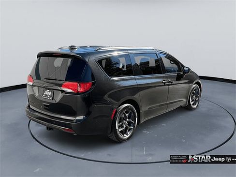 Used 2019 Chrysler Pacifica Touring-L Plus w/ Advanced Safetytec Group image 5
