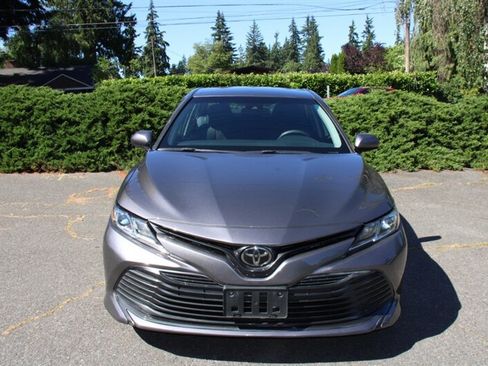 Used 2018 Toyota Camry LE FWD image 11