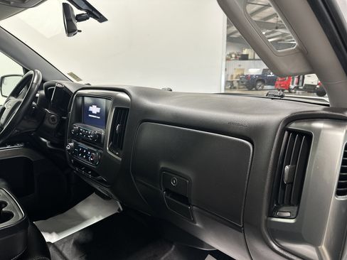 Used 2018 Chevrolet Silverado 1500 LT w/ LT Convenience Package AWD/4WD image 18