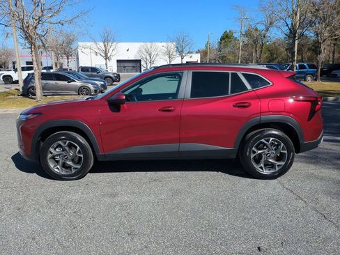 Used 2025 Chevrolet Trax LT w/ LT Convenience Package image 8