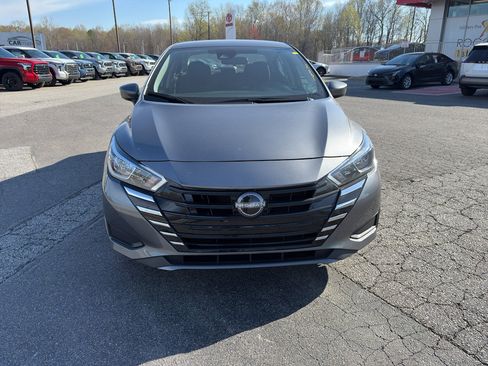 Used 2024 Nissan Versa SV image 2