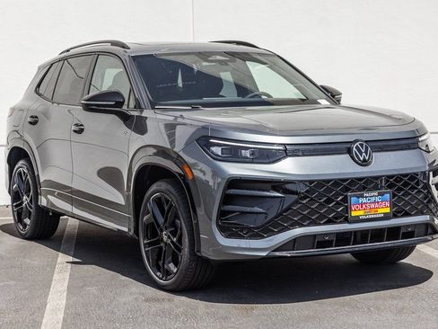 New 2026 Volkswagen Tiguan SE R-Line FWD image 1