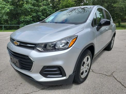 Used 2017 Chevrolet Trax LS FWD image 3