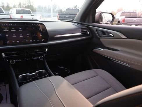 Used 2025 Chevrolet Traverse LT w/ LPO, Floor Liner Package image 25