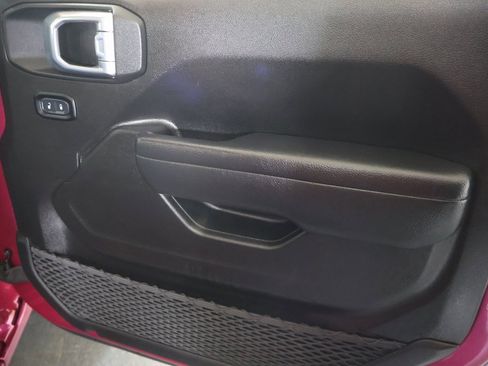 Used 2024 Jeep Gladiator Sport image 12