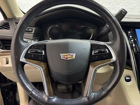 Used 2020 Cadillac Escalade Premium Luxury AWD/4WD image 23