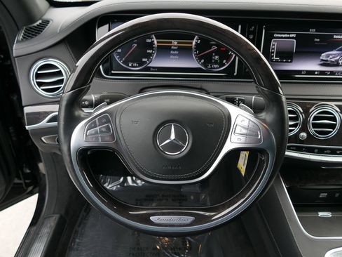 Used 2017 Mercedes-Benz S 550 Sedan image 18