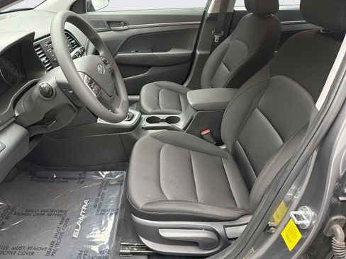 Used 2018 Hyundai Elantra SE image 11