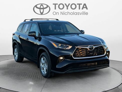 Used 2022 Toyota Highlander LE image 8