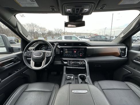 Used 2024 GMC Sierra 2500 Denali image 3