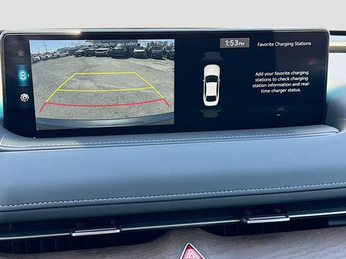 Used 2024 Genesis G80 image 32