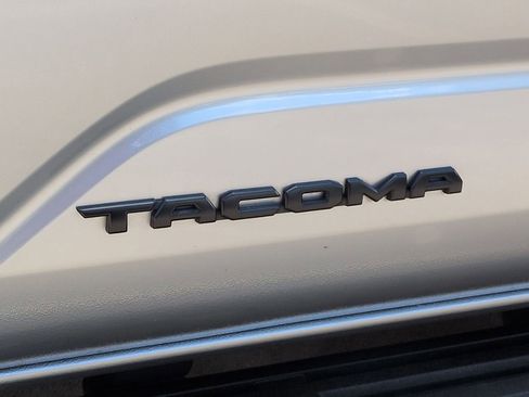 Used 2024 Toyota Tacoma TRD Sport image 6