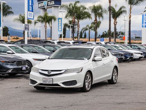 Used 2018 Acura ILX FWD image 3