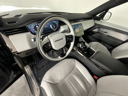 Used 2025 Land Rover Range Rover Sport Dynamic SE image 15