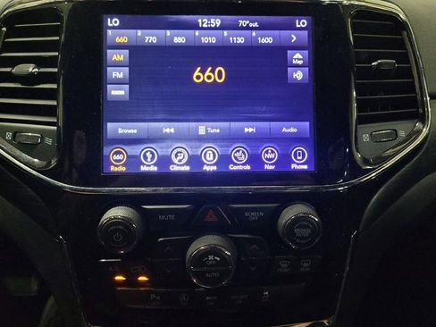 Used 2019 Jeep Grand Cherokee Laredo AWD/4WD image 25