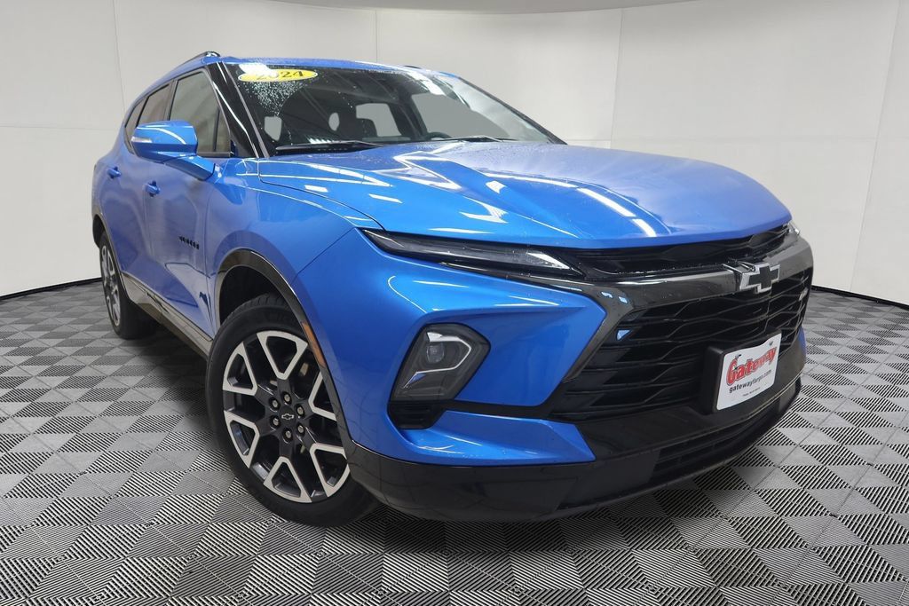 Used 2024 Chevrolet Blazer RS w/ Enhanced Convenience Package AWD/4WD image 3