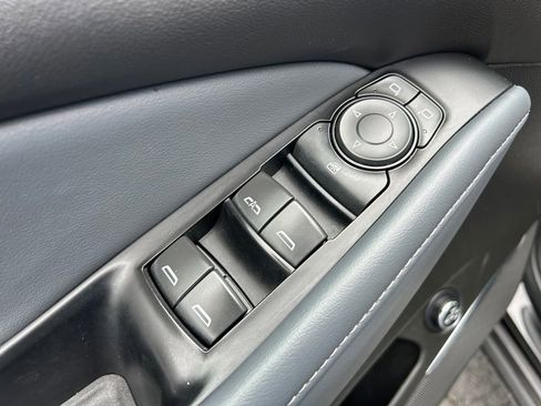 Used 2023 Buick Enclave Essence AWD/4WD image 16