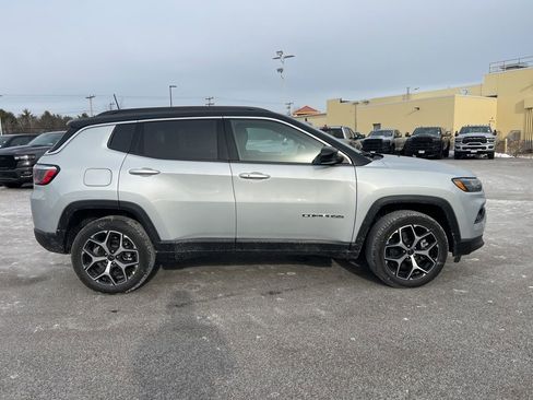New 2026 Jeep Compass Limited image 9