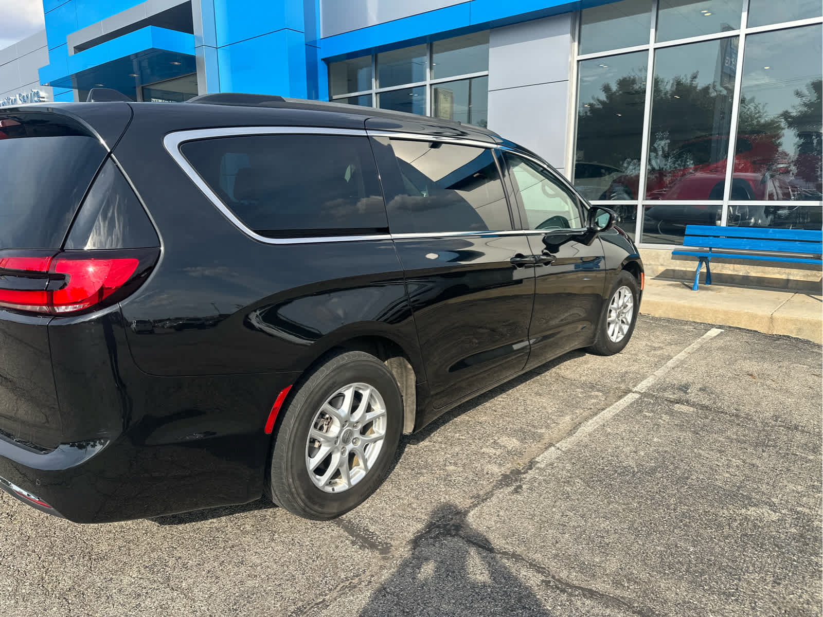Used 2022 Chrysler Pacifica Touring-L FWD image 5