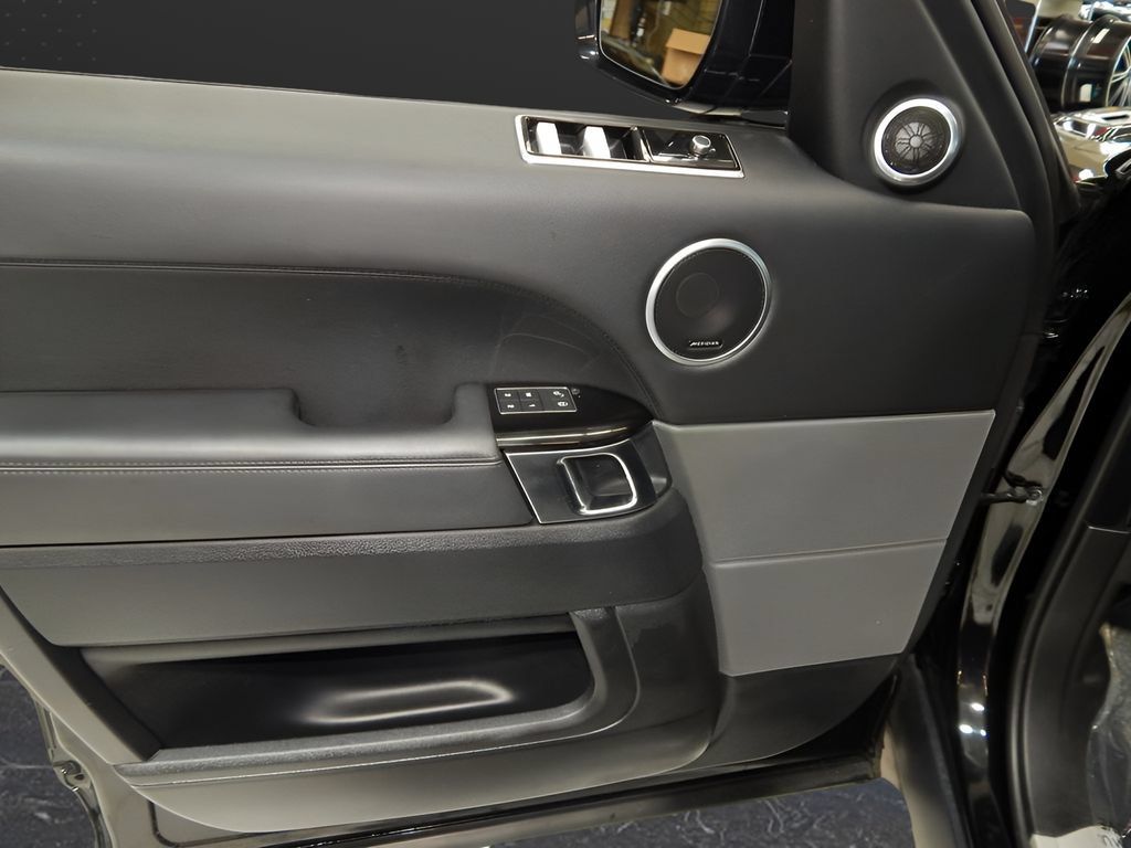 Used 2019 Land Rover Range Rover Sport HSE AWD/4WD image 9