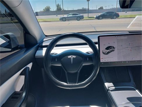 Used 2021 Tesla Model Y Long Range AWD/4WD image 10