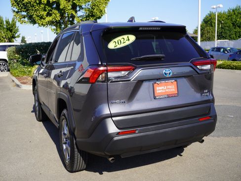 Used 2024 Toyota RAV4 LE AWD/4WD image 9