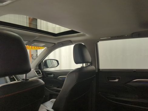 Used 2019 Toyota Highlander AWD V6 image 10