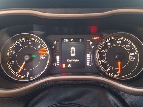 Used 2018 Jeep Cherokee Latitude image 11