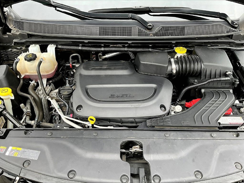 Used 2023 Chrysler Pacifica Touring-L FWD image 31
