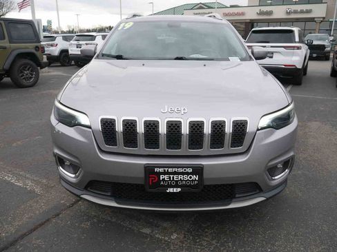 Used 2019 Jeep Cherokee Limited image 2