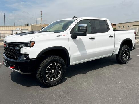 Used 2024 Chevrolet Silverado 1500 ZR2 image 15