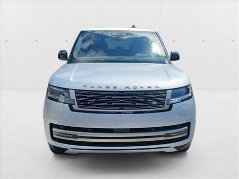 New 2025 Land Rover Range Rover SE image 2