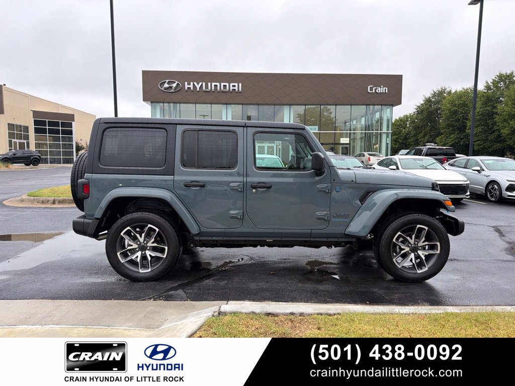 Used 2024 Jeep Wrangler Unlimited w/ Convenience Group AWD/4WD image 1