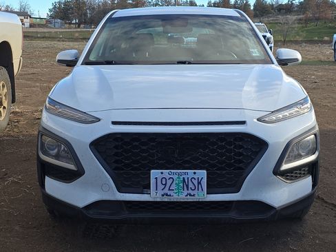 Used 2019 Hyundai Kona SE w/ Cargo Package image 4