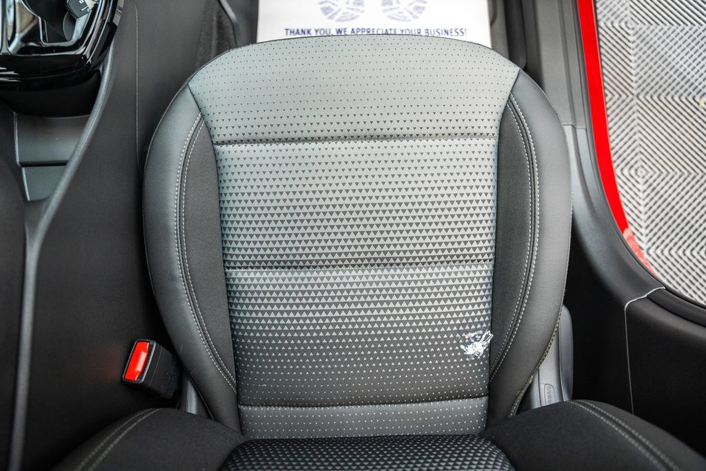 New 2026 Chevrolet Trax LT w/ Sunroof Package FWD image 31
