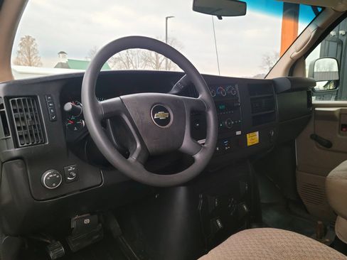 Used 2011 Chevrolet Express 2500 image 9