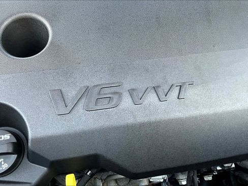 Used 2023 Chevrolet Traverse LT image 44