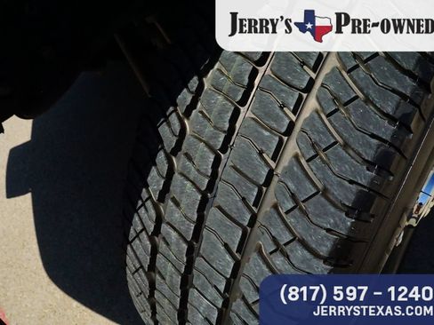 Used 2024 RAM 2500 Tradesman w/ Chrome Appearance Group AWD/4WD image 8