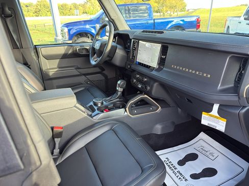 New 2025 Ford Bronco Badlands image 12