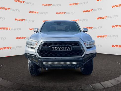 Used 2019 Toyota Tacoma TRD Off-Road AWD/4WD image 8