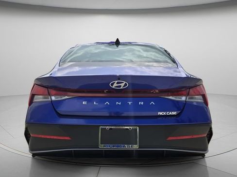 Used 2026 Hyundai Elantra SE FWD image 6